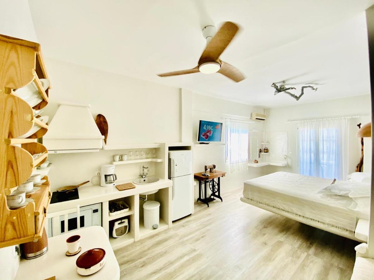 Deluxe Studios & Suites Ageri-Milos آداماس المظهر الخارجي الصورة