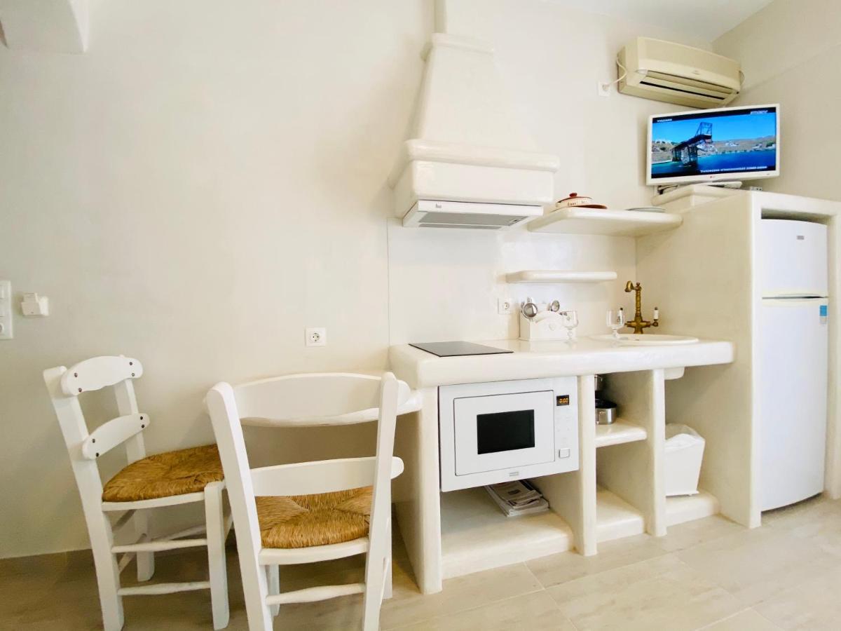 Deluxe Studios & Suites Ageri-Milos آداماس المظهر الخارجي الصورة
