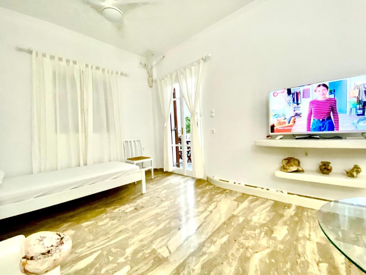 Deluxe Studios & Suites Ageri-Milos آداماس المظهر الخارجي الصورة